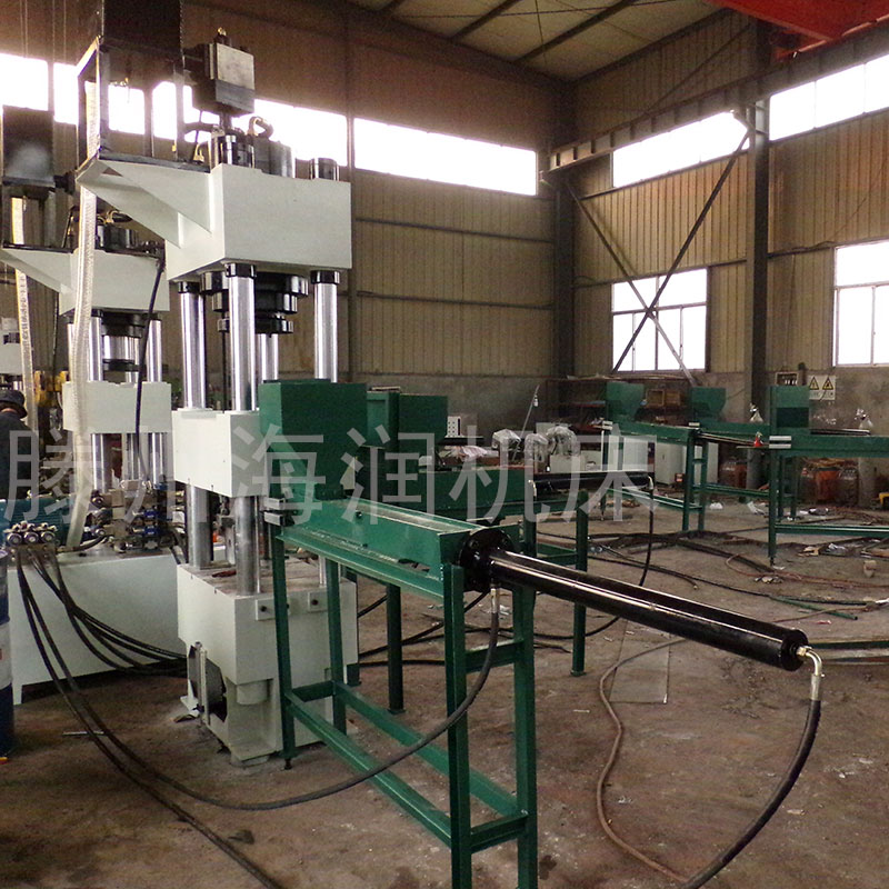200T自動(dòng)布料液壓機(jī)